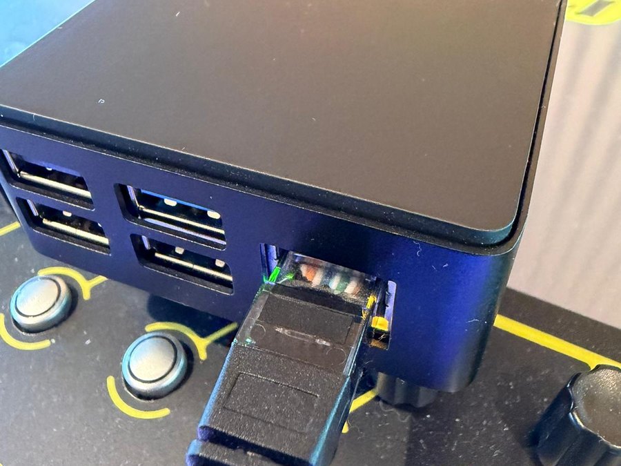 Faderr13Box, câble Ethernet branché